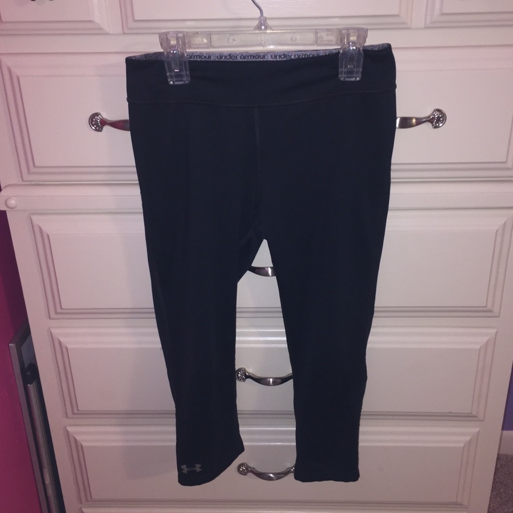 Under armour capri black leggings!